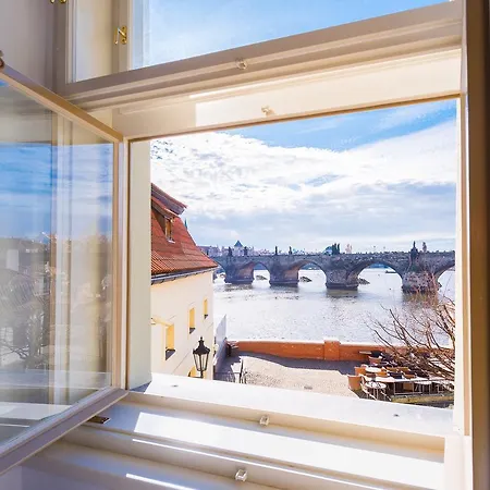 Διαμέρισμα Charles *