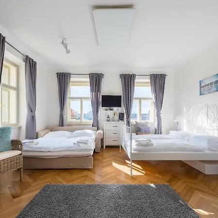 Apartment Kafka With Bridge View *
