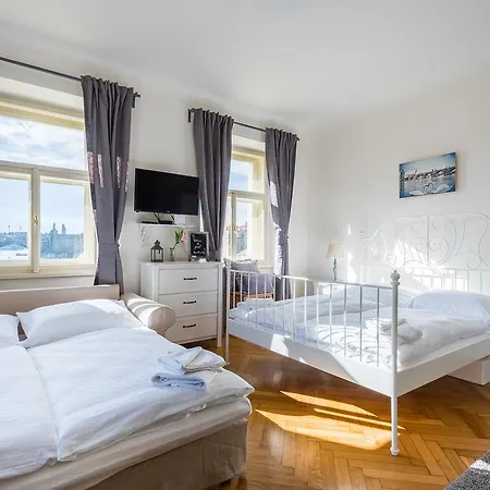 Apartment Kafka With Bridge View